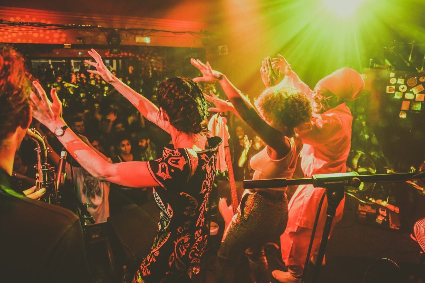 A dancing crowd at a Kongo Dia Ntotila show